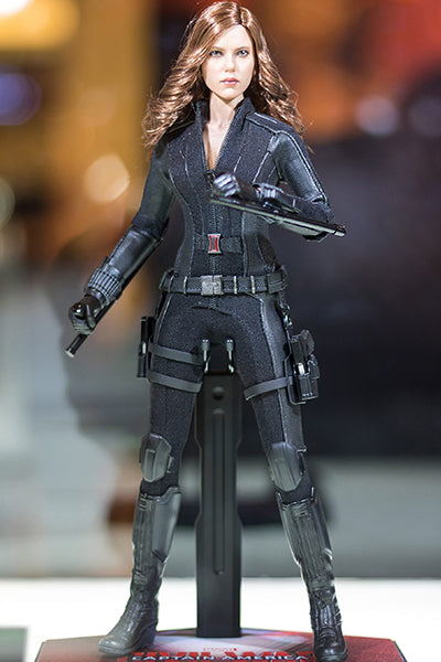 FEMALE ACTION FIGURINE